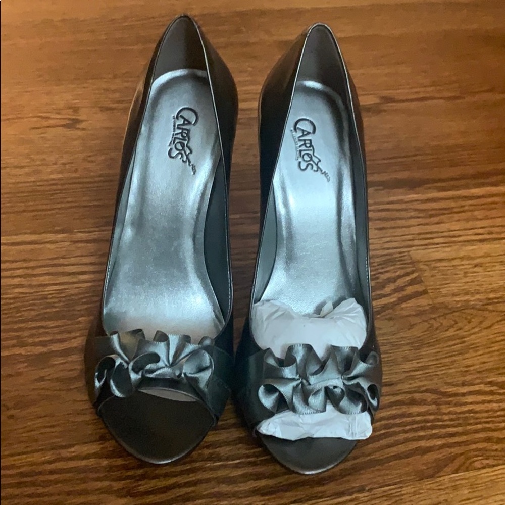 Carlos by Carlos Santana Silver Pumps